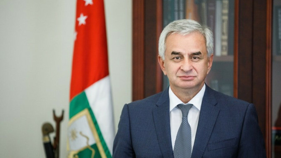 Президент Абхазии ушел в отставку 