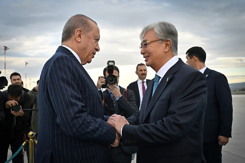 Erdogan welcomes Tokayev at Etimesgut airport, Ankara, 28 October 2026