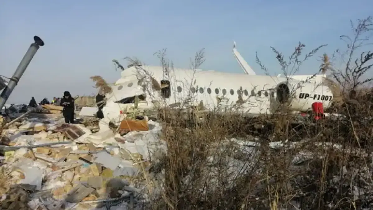 Одна из причин крушения самолета Bek Air — афёры с землёй возле взлетной полосы