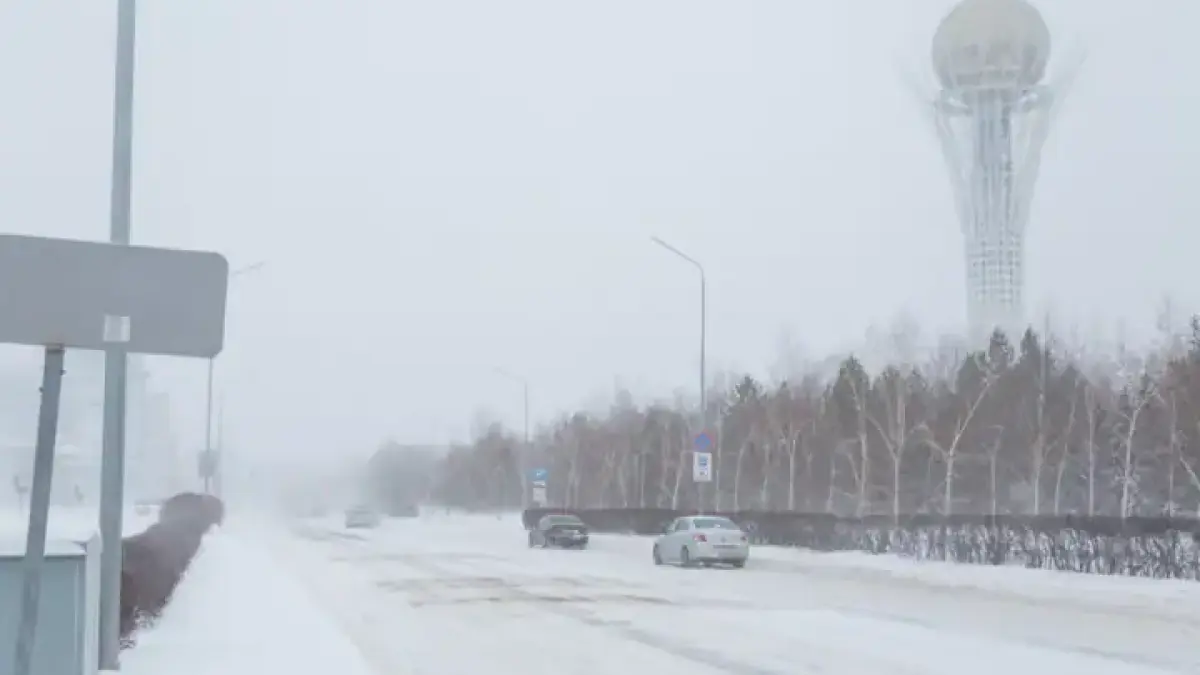Закрыто движение на трассах восьми областей Казахстана