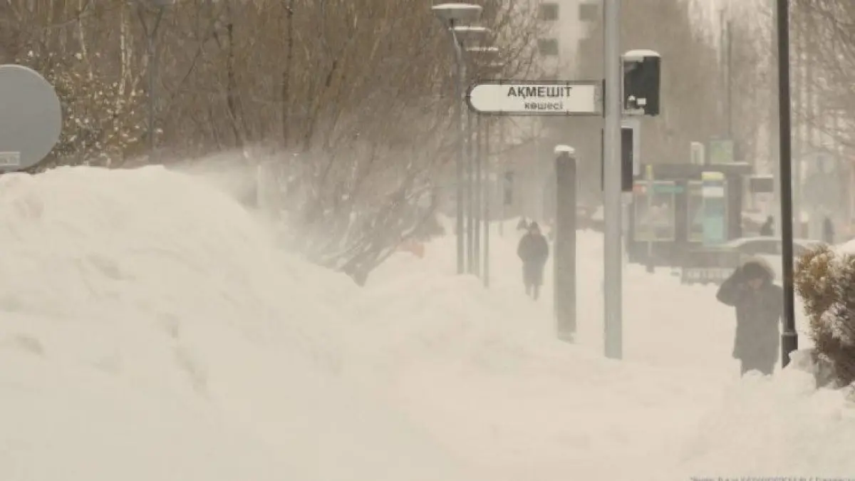 Nur-Sultan buried in snowdrifts. A blizzard rages. Video, photo