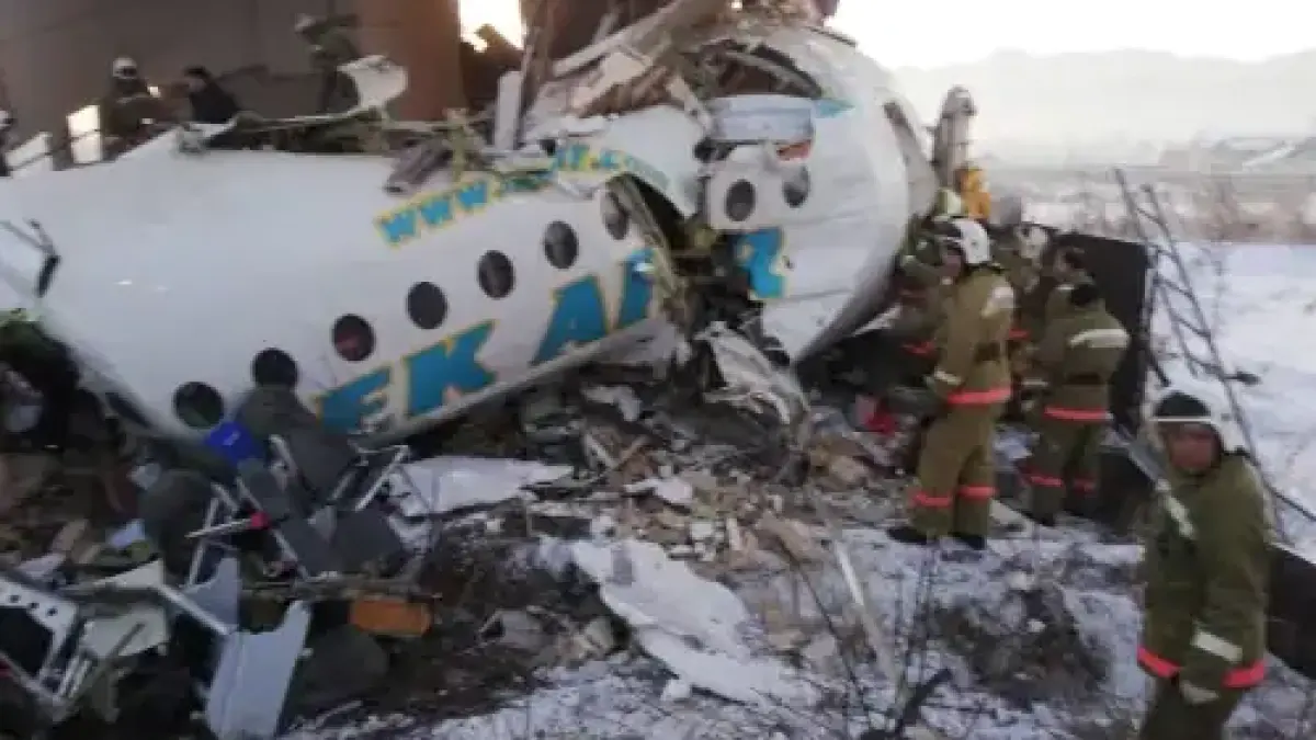 Спутный след может быть причиной крушения самолета Bek Air близ Алматы