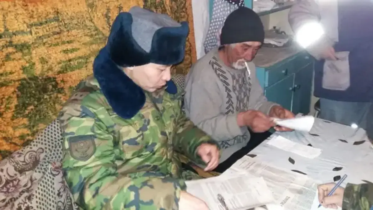 Весь день ходил по кругу: обессилевшего пастуха спасли близ Балхаша