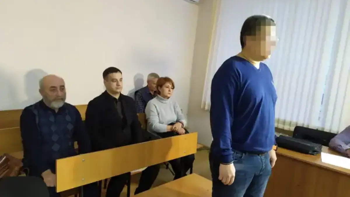 Жестоко избил пенсионера водитель элитного авто в Костанае