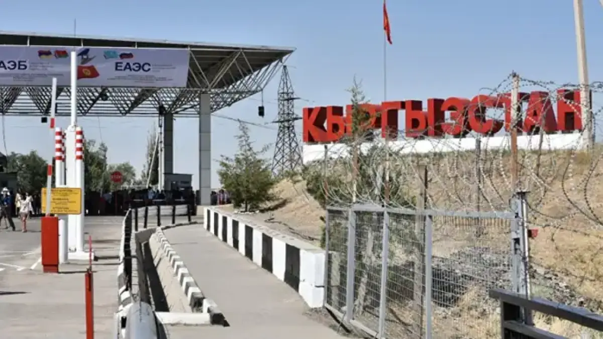 Работник посольства Казахстана пытался нелегально вывезти женщину из Кыргызстана