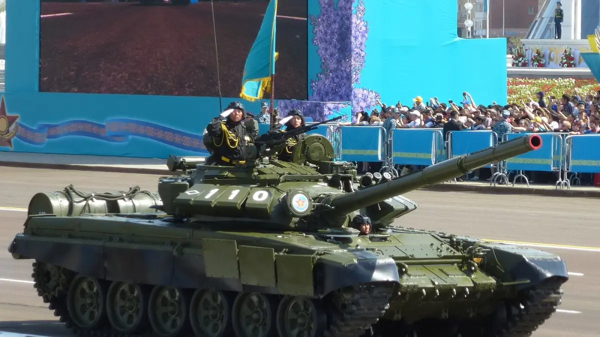 Танк Т-72Б Вооружённых сил Казахстана на параде