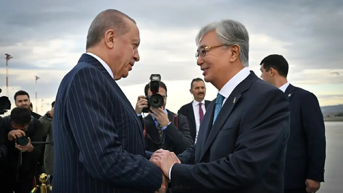 Tokayev and Erdogan at Ankara airport, 28 October 2026