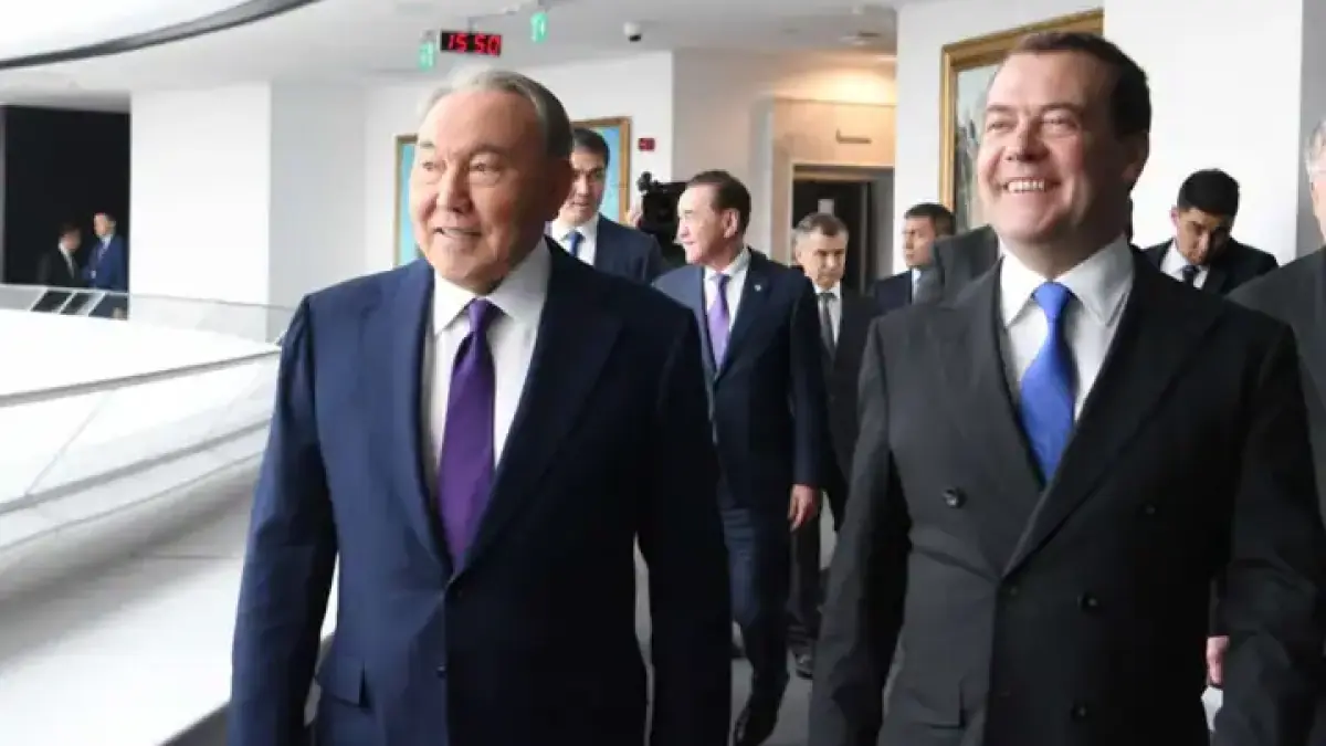 Назарбаев и Медведев стали коллегами