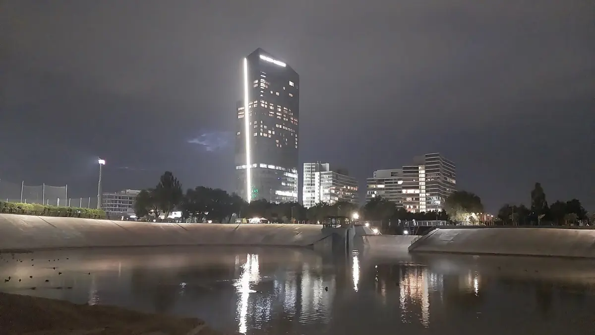 Деловой район Алматы, башня Esentai Tower