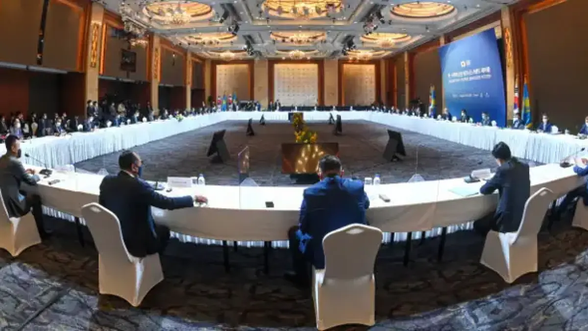 Tokayev invites Korea to take part in 5G projects in Kazakhstan