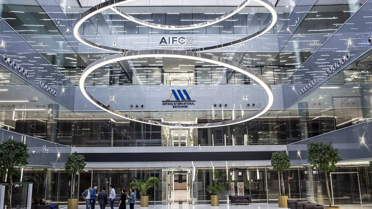 Торговый зал биржи AIX в Международном финансовом центре «Астана»