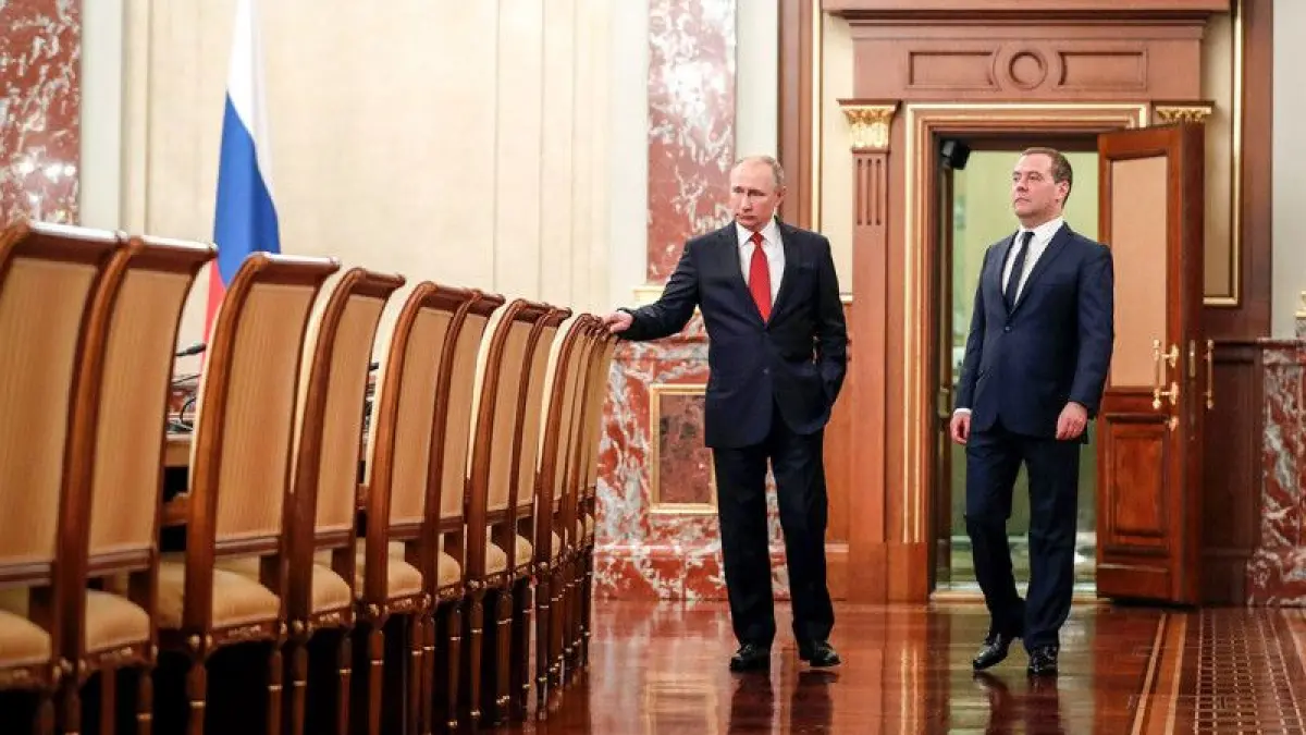 Медведев ұйықтамаған кезде: Ресей қазақстандық үлгідегі билік транзитін іске қосты