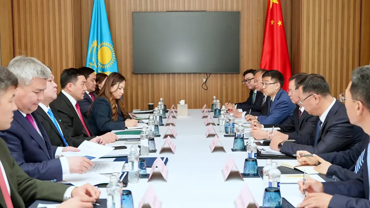 Встреча Е.Аккенженова с президентом CNPC Чжоу Синьхуаем в Астане