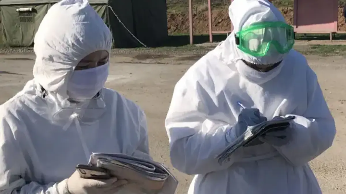Тридцать врачей Шымкента получили по два миллиона тенге