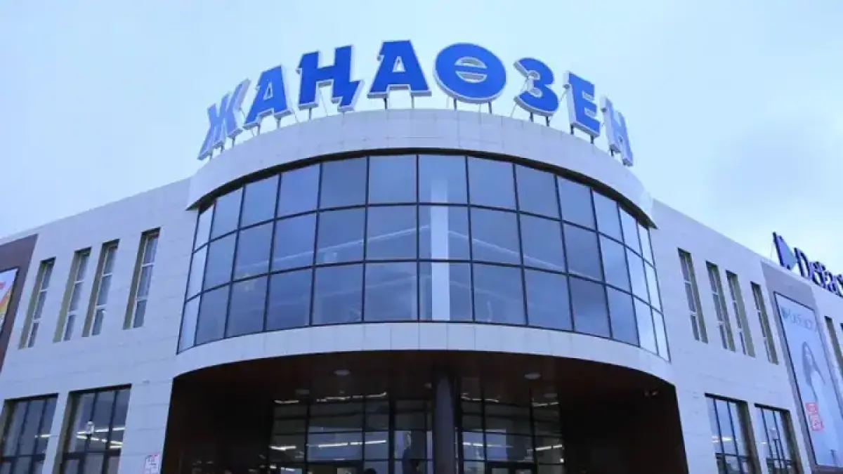 Мертвеца нашли в авто возле торгового комплекса Жанаозена