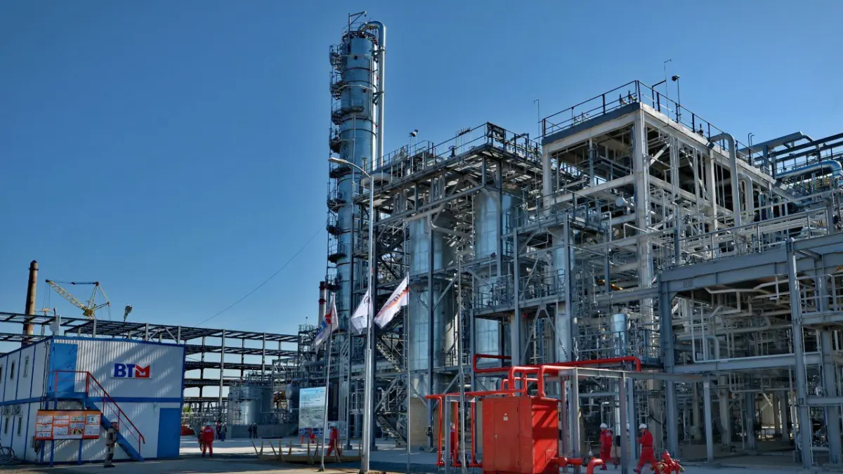 Установка Павлодарского нефтехимического завода (иллюстрация)