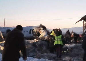 Разбился самолет Bek Air с 95 пассажирами под Алматой, есть выжившие 