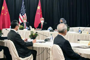 Встреча дипломатов Китая и США стала скандальной. Видео с Аляски 