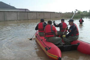 Подтоплены 845 домов, мост ушел под воду. Жуткое наводнение в Туркестанской области 