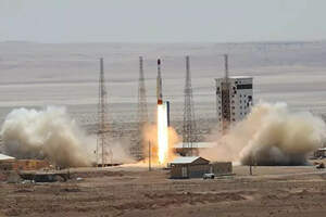 Первый военный спутник запустил в космос Иран 