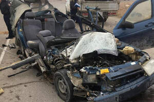 Вскрыло как консерву: авто столкнулось с трактором на трассе Жанаозен-Кызылсай 