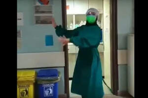 Коронавирусом заразились 95 тысяч. Иранские врачи танцуют для пациентов 