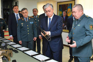 Токаев посетил штаб-квартиру военной разведки Казахстана 
