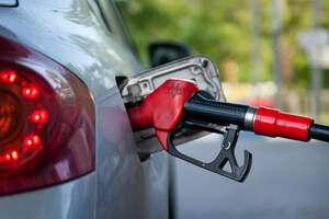 Бензин стал стоить свыше двух евро за литр — в Европе 