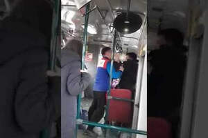 Кондуктор избил пассажира автобуса в Уральске — видео 