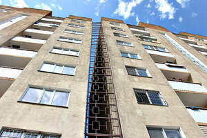 Шатающийся Алматы: шесть многоэтажных домов накренились 