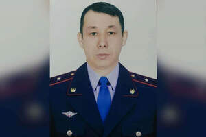 Токаев наградил полицейского, прыгнувшего с 13-го этажа 