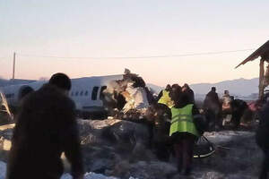 Разбился самолет Bek Air с 95 пассажирами под Алматой, есть выжившие 