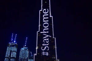 Самое высокое здание мира транслирует призыв «Оставайся дома» 