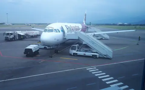Самолёт FlyArystan в Алматы