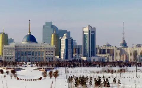 Центр Астаны в снежный солнечный день, февраль 2013 года