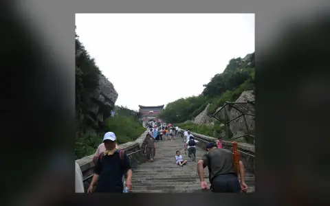 Каменная лестница на горе Тайшань