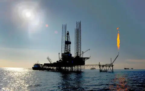 Буровая установка на Каспийском море