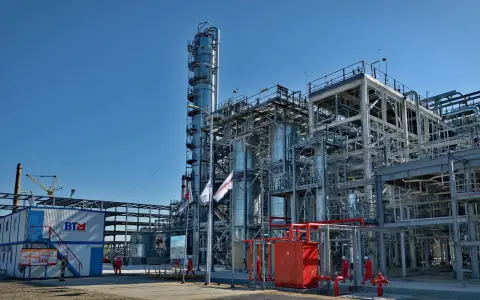 Установка Павлодарского нефтехимического завода (иллюстрация)