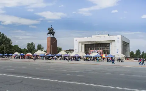 Площадь Ала-Тоо в Бишкеке