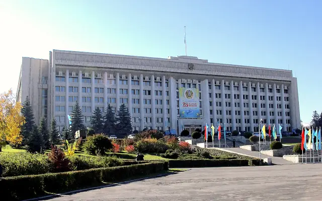 Здание акимата Алматы на площади Республики