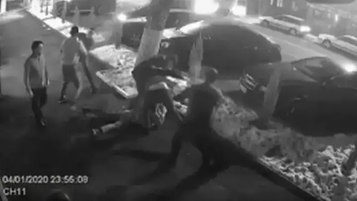 Видео жесткой групповой драки распространяется в соцсетях Казнета