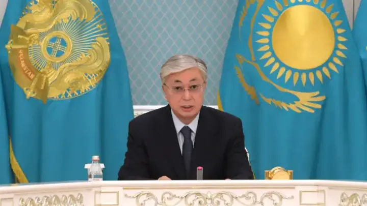 Президент Казахстана поручил выплатить по 4 млн тенге семьям погибших в авиакатастрофе близ Алматы