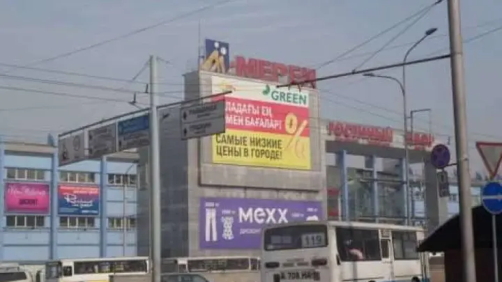 Две женщины покончили с собой в Алматы, одновременно прыгнув с ТЦ Мерей