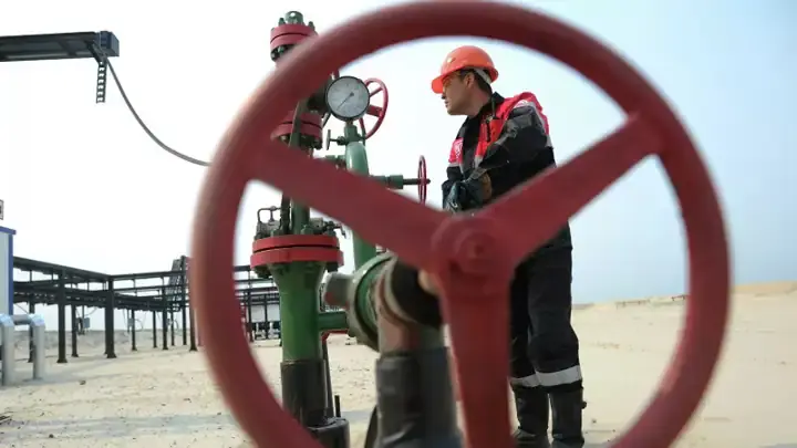 Стоимость нефти растет до 70 долларов за баррель