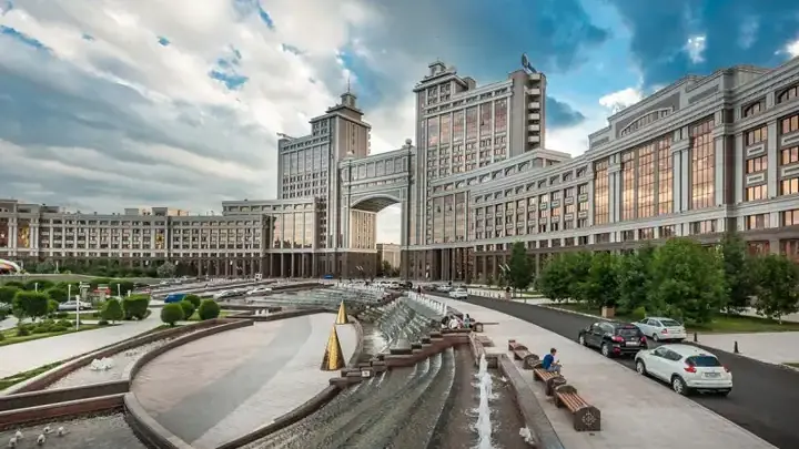 КазМунайГаз сократит число сотрудников на 34%