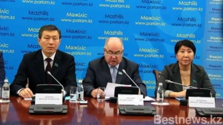 В Казахстане объявили о досрочных парламентских выборах