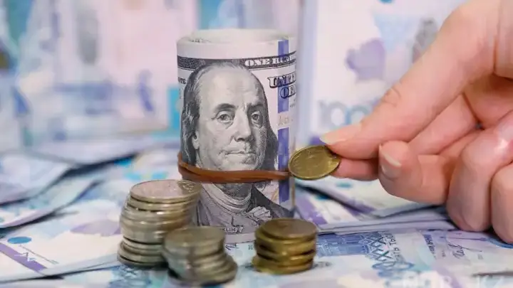 Доллар подорожал до 425 тенге