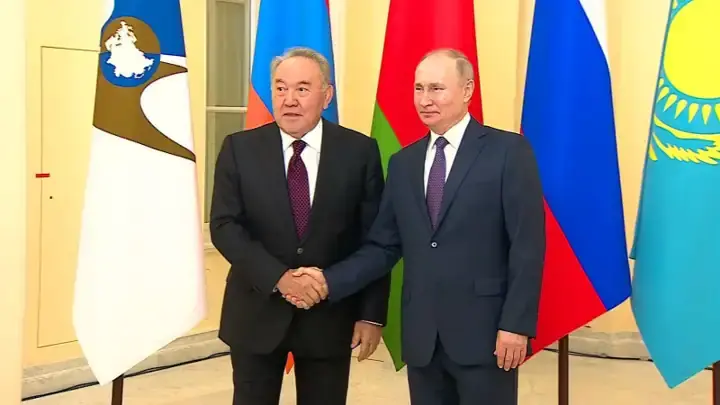 Назарбаев встретился с Путиным и принял участие в саммите ЕАЭС — видео