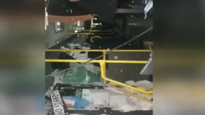Автобус с 40 пассажирами перевернулся под Карагандой. Подробности, видео