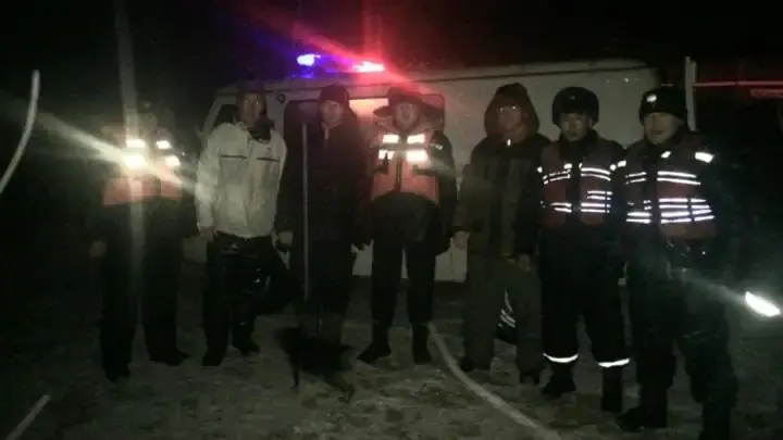 На Капшагайском водохранилище троих рыбаков унесла льдина